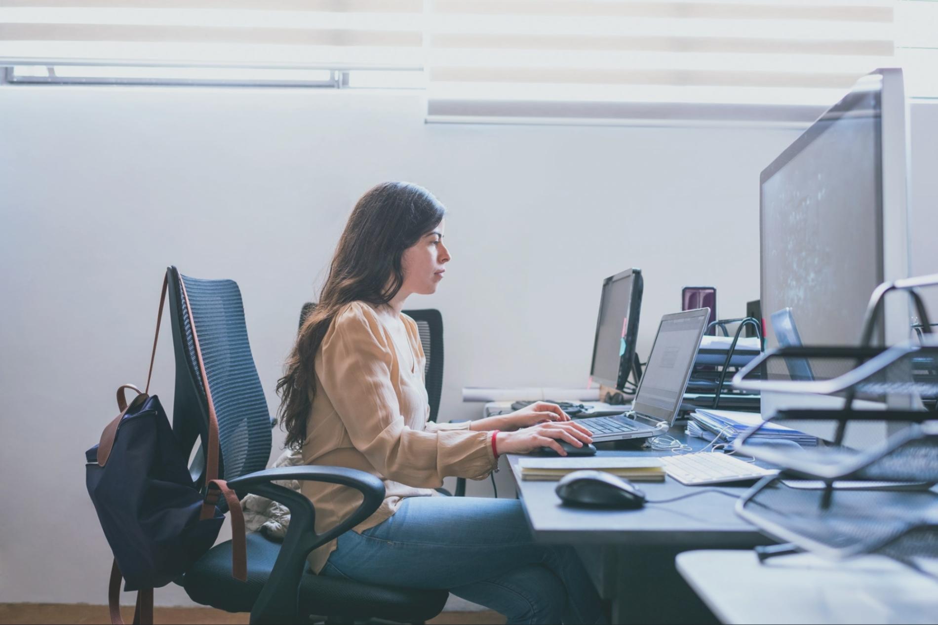 Calendar financiar interactiv cu planificare bugetară lunară și vizualizare cheltuieli